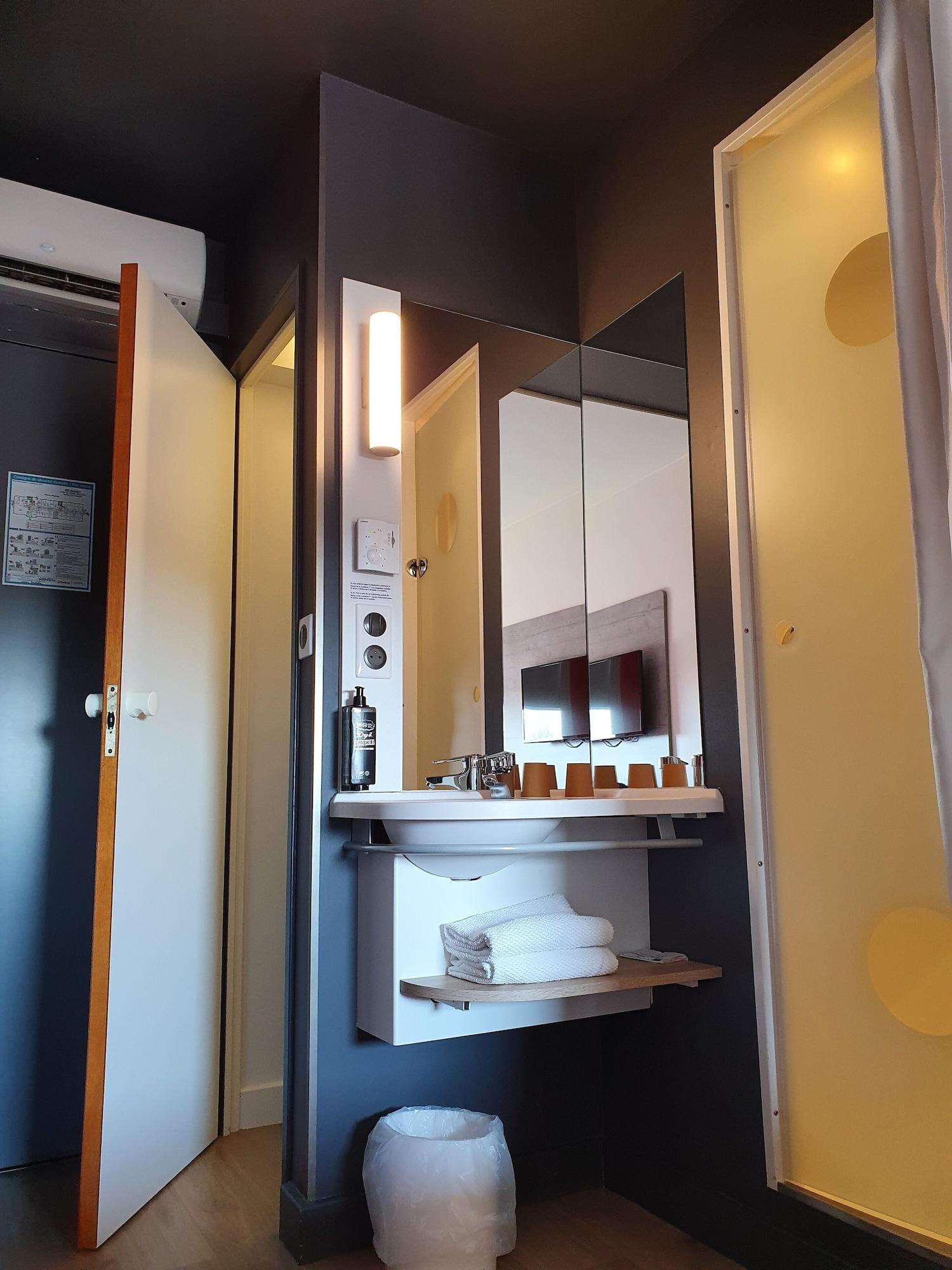 Ibis Budget Кутанс Экстерьер фото