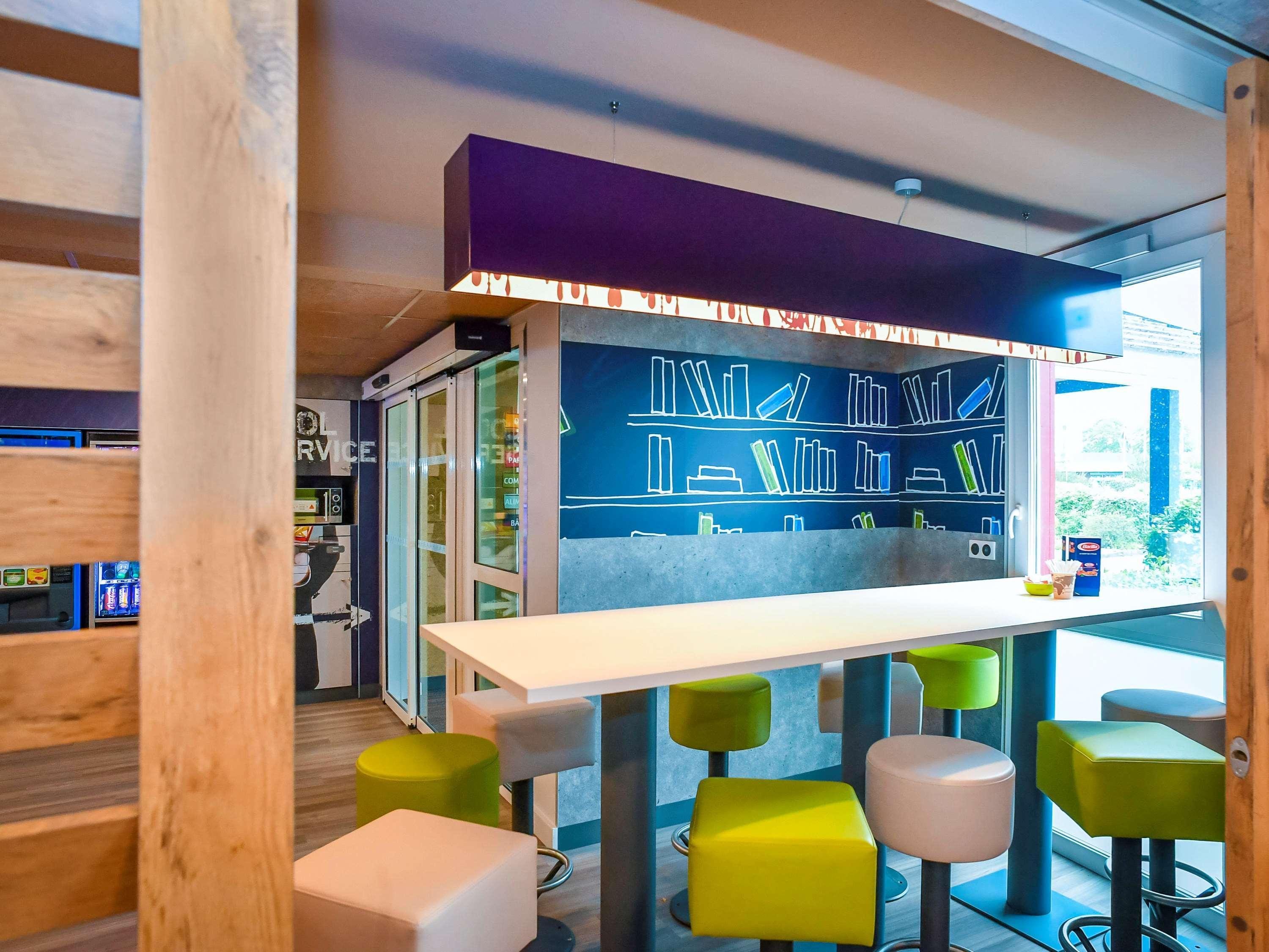 Ibis Budget Кутанс Экстерьер фото