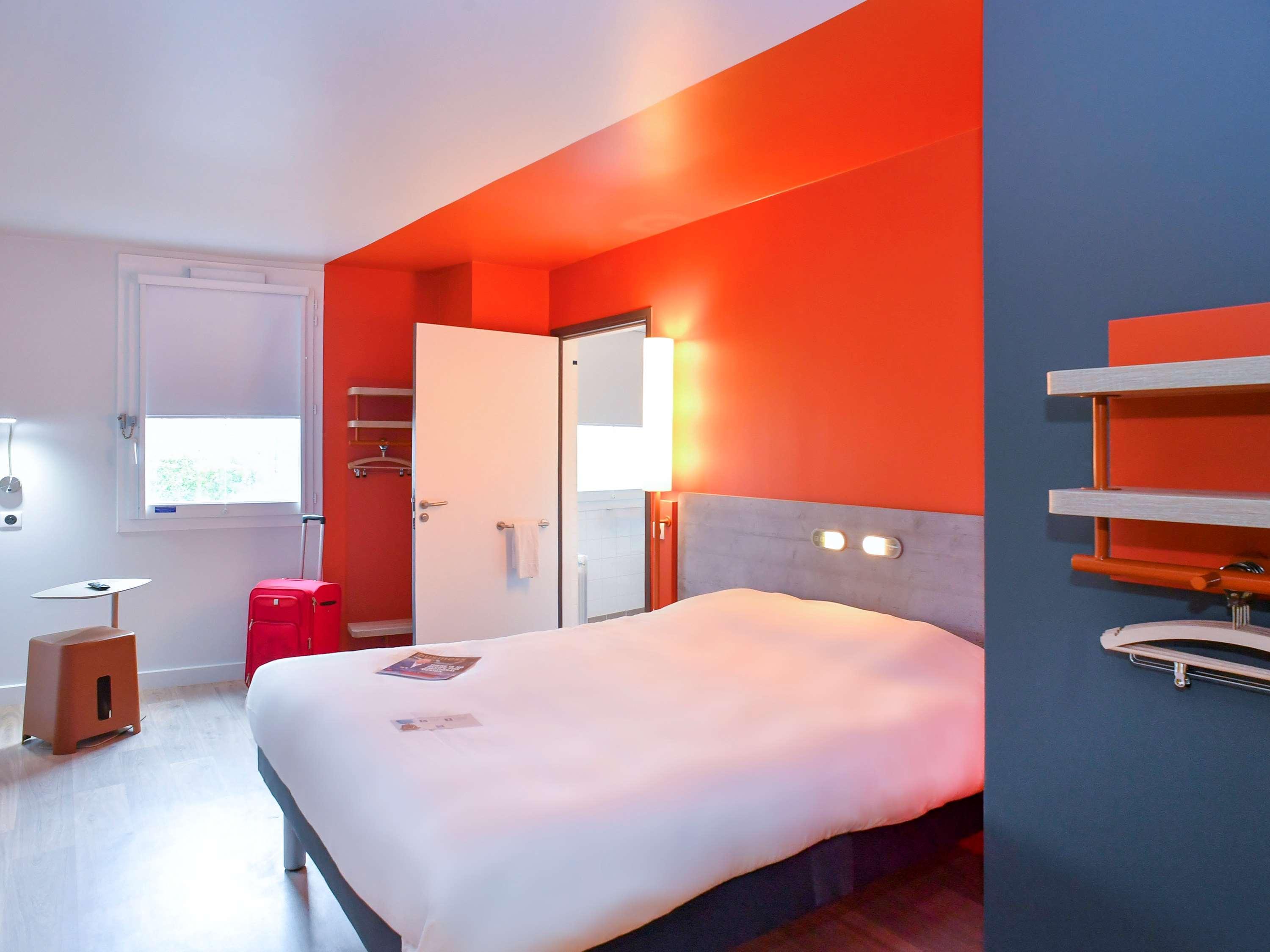 Ibis Budget Кутанс Экстерьер фото