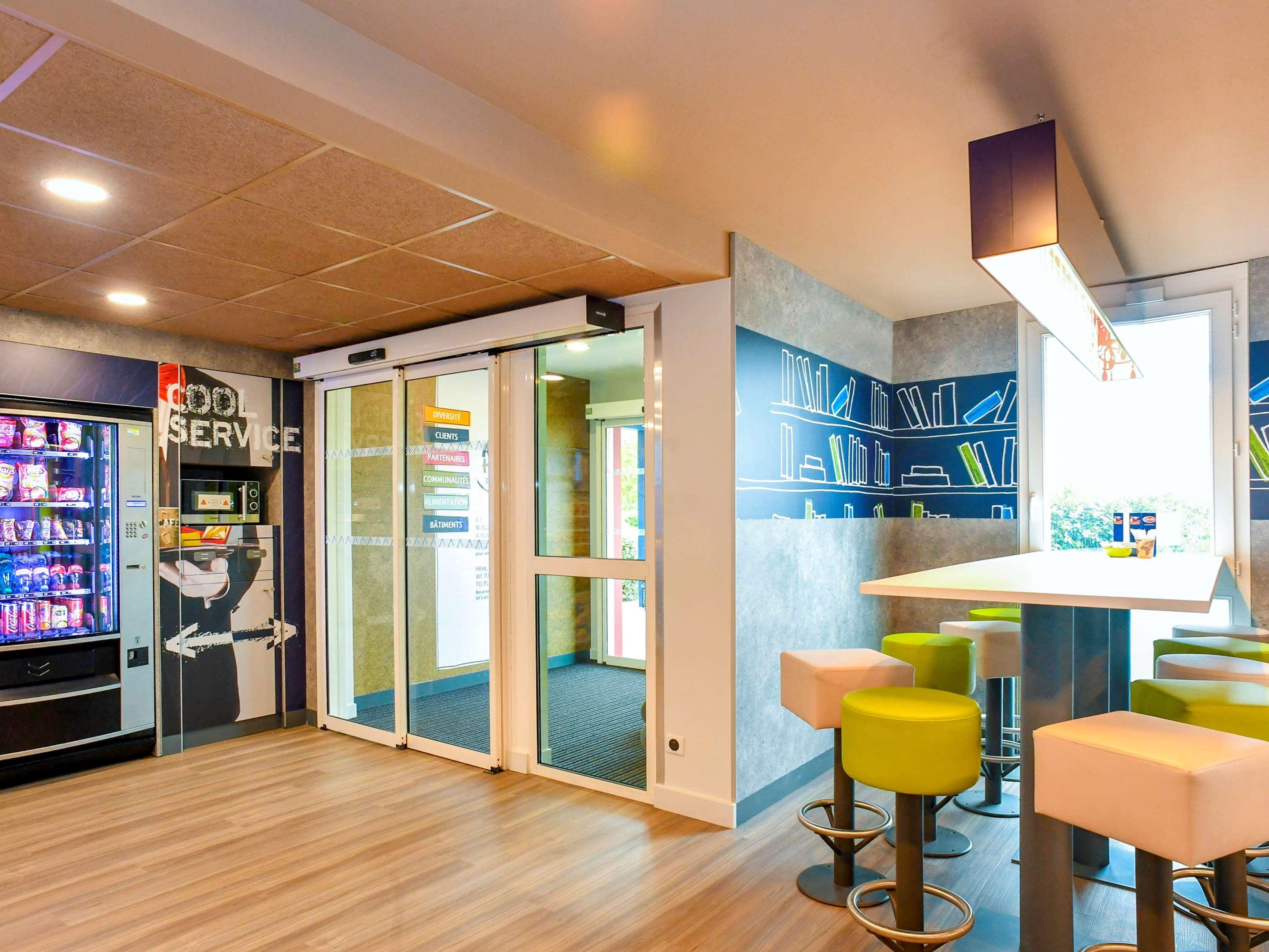 Ibis Budget Кутанс Экстерьер фото