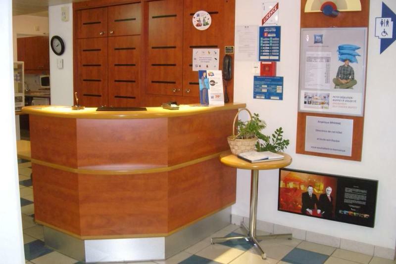 Ibis Budget Кутанс Экстерьер фото